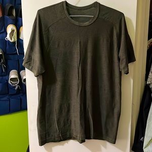 Lululemon green dri fit tee